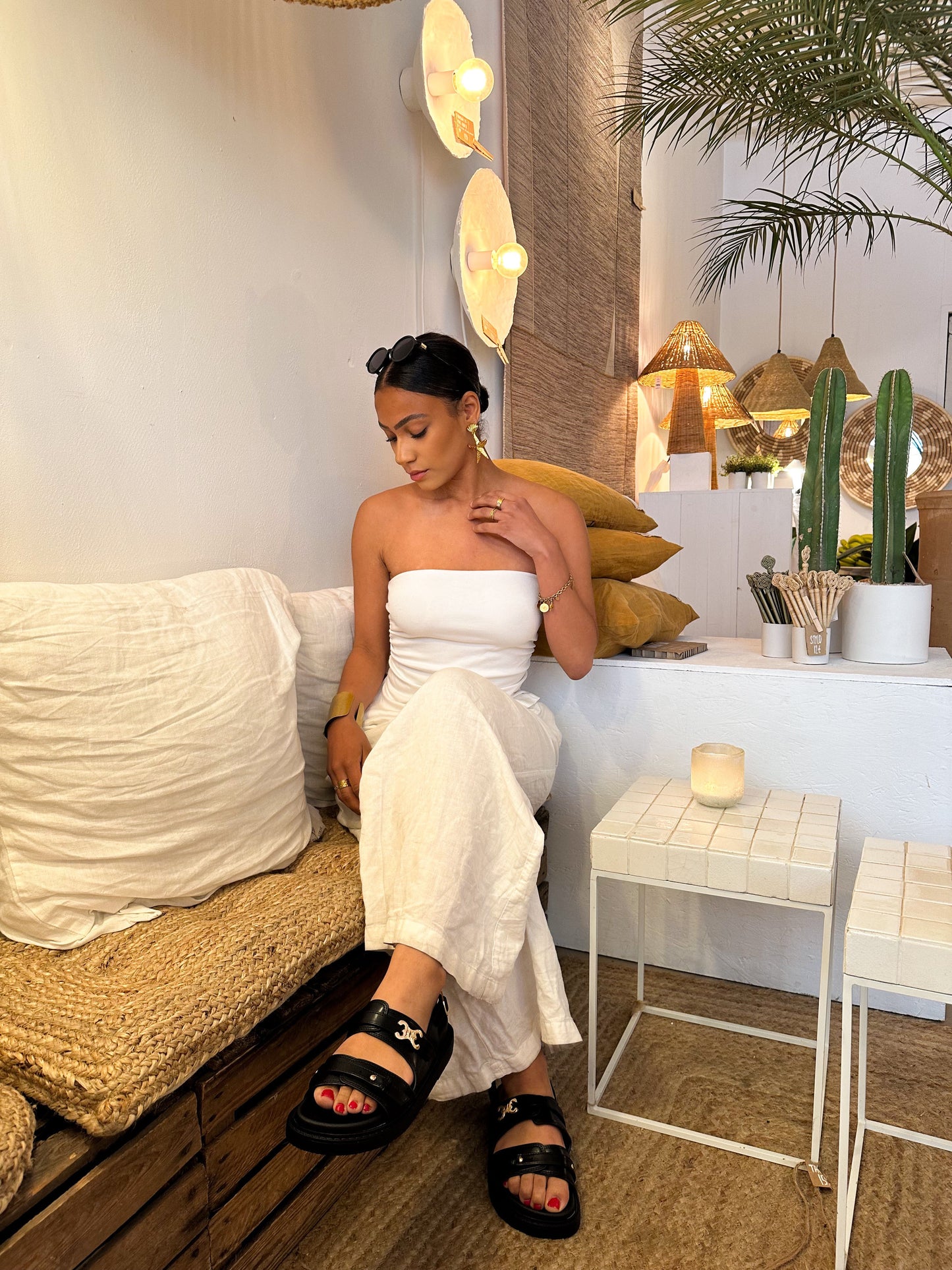 PAULINE – Claquettes noires à brides réglables