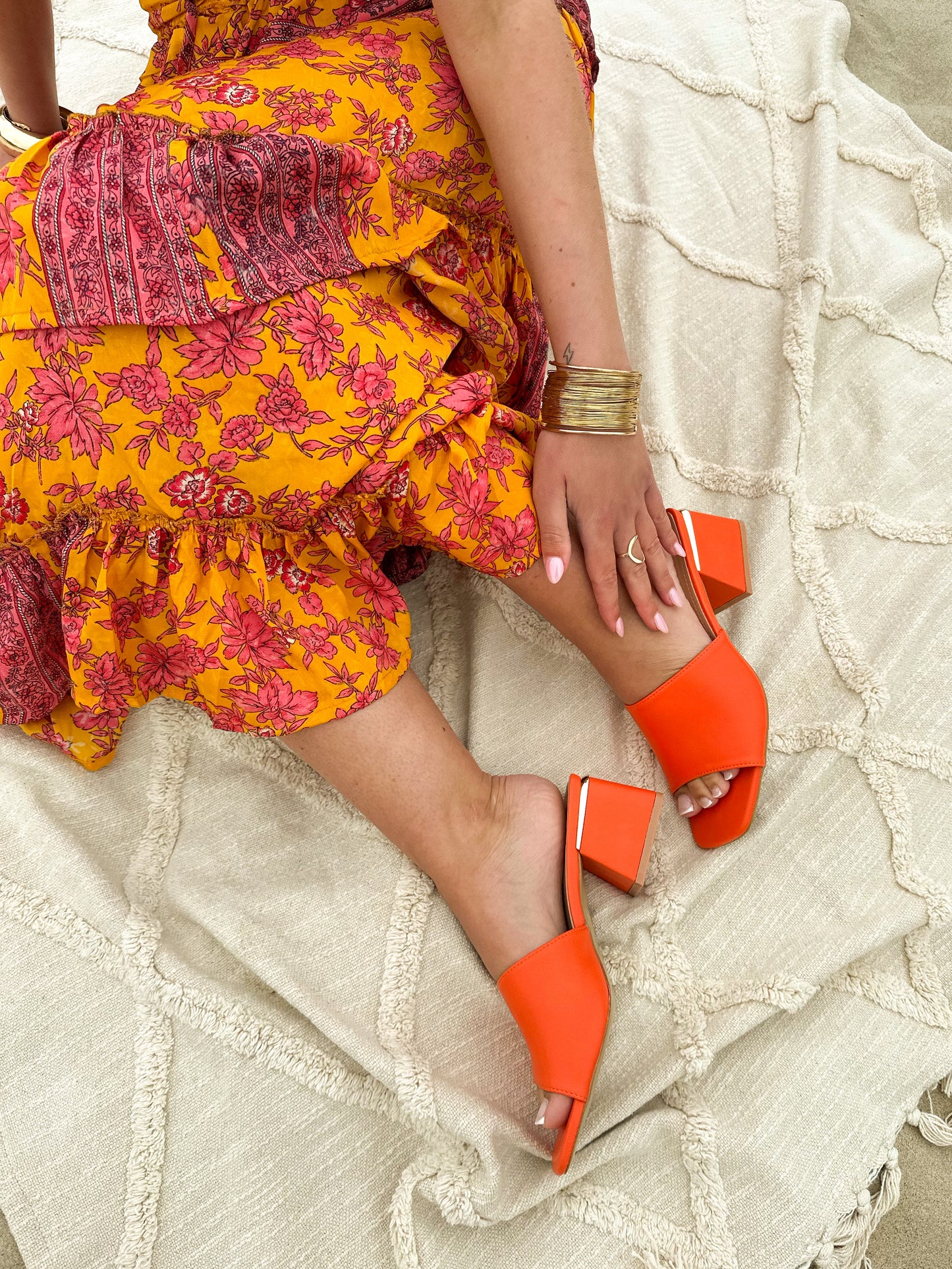 LOUISE - Mules orange à talons carrés